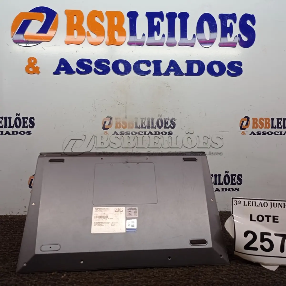 LOTE 257 - 01 NOTEBOOK MARCA POSITIVO. (NO ESTADO) ATENÇÃO! FAZER A VISITAÇÃO ANTES DE ARREMATAR, NÃO SABEMOS SE FUNCIONA, LEILÃO NÃO TEM GARANTIA E NEM DEVOLUÇÃO, SUJEITO A POSSÍVEIS AVARIAS VISÍVEIS/OCULTAS E/OU AUSÊNCIA DE COMPONENTES.