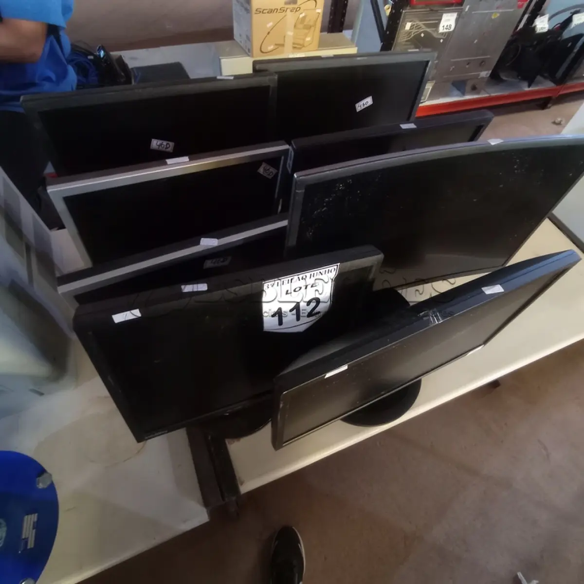 LOTE 112 - 08 MONITORES DE MARCA E MODELOS DIVERSOS. (NO ESTADO) ATENÇÃO! FAZER A VISITAÇÃO ANTES DE ARREMATAR, NÃO SABEMOS SE FUNCIONA, LEILÃO NÃO TEM GARANTIA E NEM DEVOLUÇÃO, SUJEITO A POSSÍVEIS AVARIAS VISÍVEIS/OCULTAS E/OU AUSÊNCIA DE COMPONENTES.