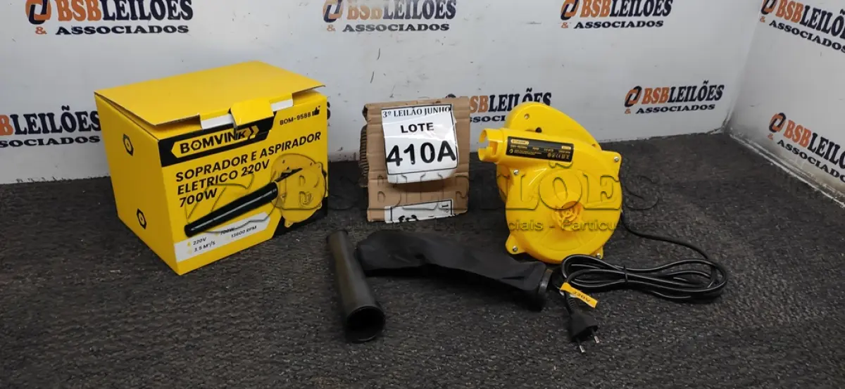 LOTE 410 - SOPRADOR  E ASPIRADOR ELÉTRICO 220V 700W 13600RPM. (NO ESTADO) ATENÇÃO! FAZER A VISITAÇÃO ANTES DE ARREMATAR, NÃO SABEMOS SE FUNCIONA, LEILÃO NÃO TEM GARANTIA E NEM DEVOLUÇÃO, SUJEITO A POSSÍVEIS AVARIAS VISÍVEIS/OCULTAS E/OU AUSÊNCIA DE COMPONENTES. 