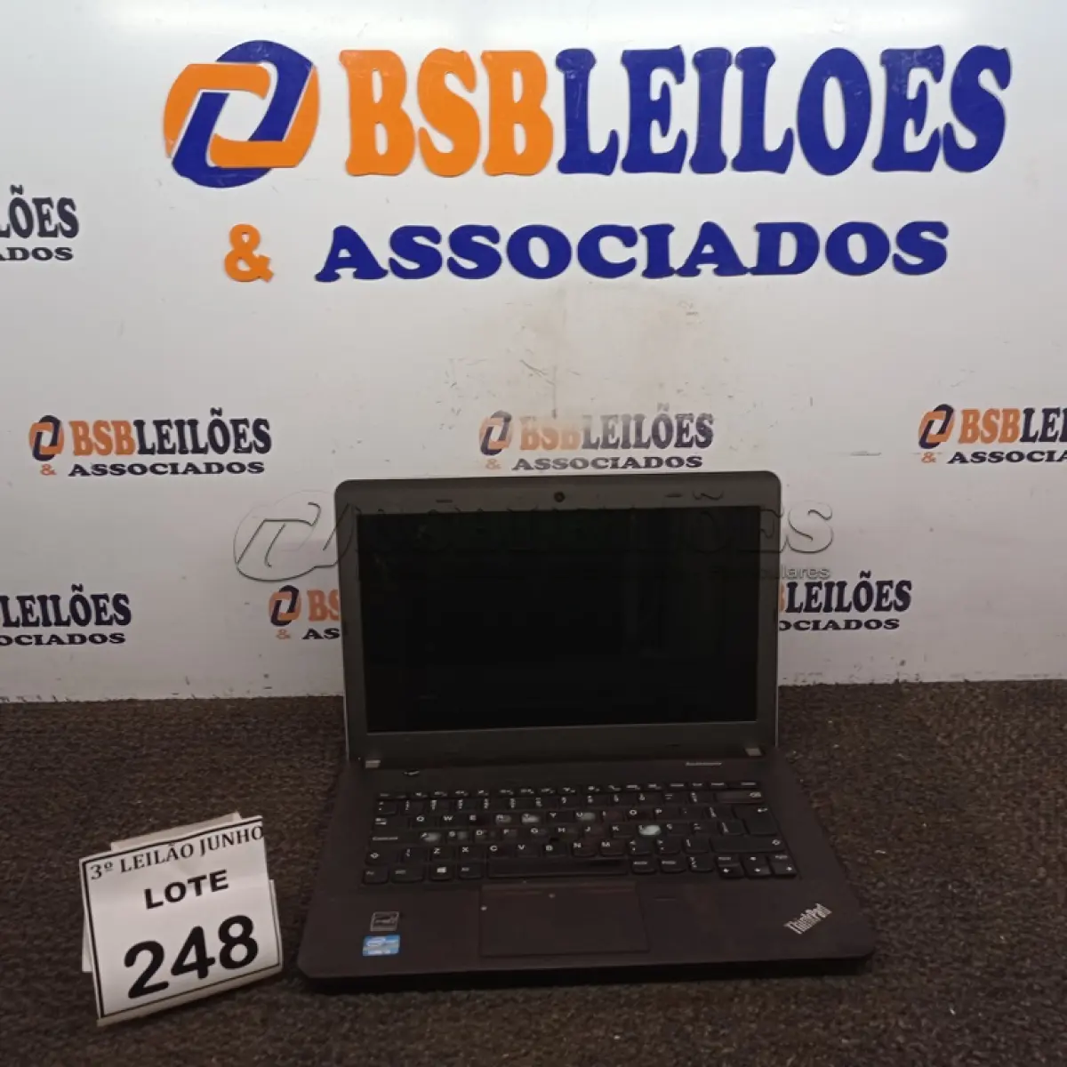 LOTE 248 - 01 NOTEBOOK MARCA LENOVO. (NO ESTADO) ATENÇÃO! FAZER A VISITAÇÃO ANTES DE ARREMATAR, NÃO SABEMOS SE FUNCIONA, LEILÃO NÃO TEM GARANTIA E NEM DEVOLUÇÃO, SUJEITO A POSSÍVEIS AVARIAS VISÍVEIS/OCULTAS E/OU AUSÊNCIA DE COMPONENTES.
