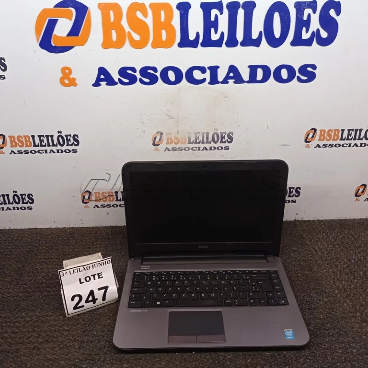 LOTE 247 - 01 NOTEBOOK MARCA DELL. (NO ESTADO) ATENÇÃO! FAZER A VISITAÇÃO ANTES DE ARREMATAR, NÃO SABEMOS SE FUNCIONA, LEILÃO NÃO TEM GARANTIA E NEM DEVOLUÇÃO, SUJEITO A POSSÍVEIS AVARIAS VISÍVEIS/OCULTAS E/OU AUSÊNCIA DE COMPONENTES.