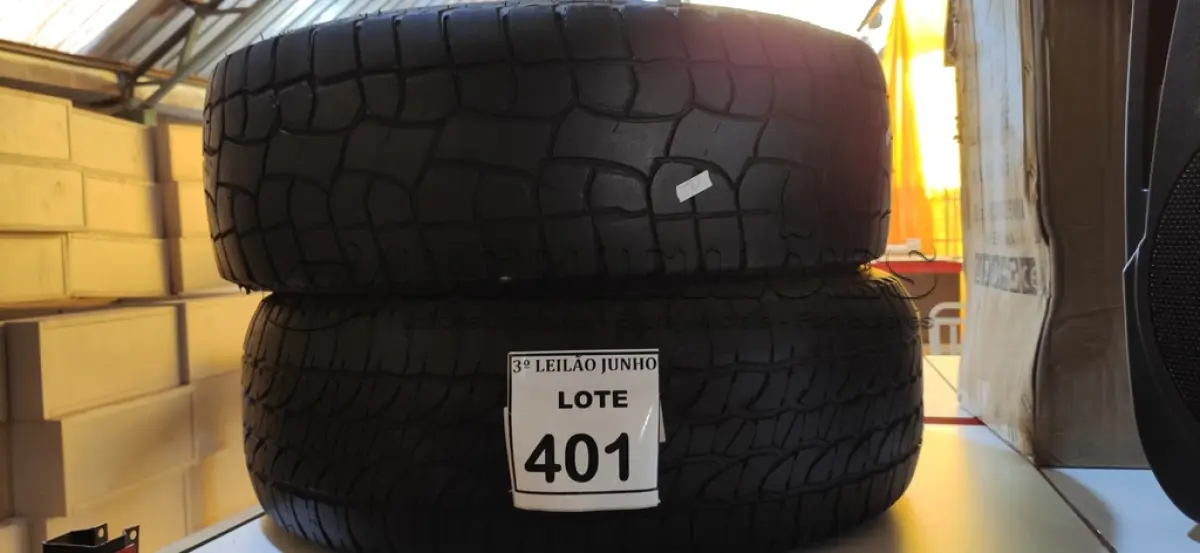 LOTE 401 - 02 PNEUS MEIA VIDA 205/60 ARO16. (NO ESTADO) ATENÇÃO! FAZER A VISITAÇÃO ANTES DE ARREMATAR, NÃO SABEMOS SE FUNCIONA. LEILÃO NÃO TEM GARANTIA E NEM DEVOLUÇÃO, SUJEITO A POSSÍVEIS AVARIAS VISÍVEIS/OCULTAS E/OU AUSÊNCIA DE COMPONENTES.