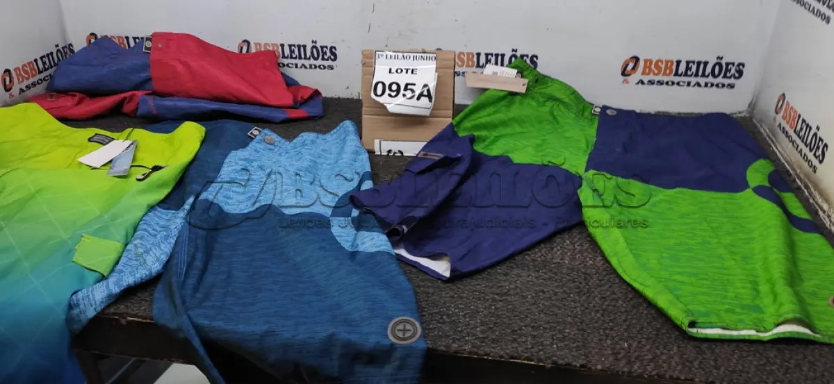 LOTE 095 - BERMUDAS ORIGINAIS FATAL SURF  SENDO 3 TAM: 42 E 2 TAM: 40. (NO ESTADO) ATENÇÃO! FAZER A VISITAÇÃO ANTES DE ARREMATAR, NÃO SABEMOS SE FUNCIONA, LEILÃO NÃO TEM GARANTIA E NEM DEVOLUÇÃO, SUJEITO A POSSÍVEIS AVARIAS VISÍVEIS/OCULTAS E/OU AUSÊNCIA DE COMPONENTES.