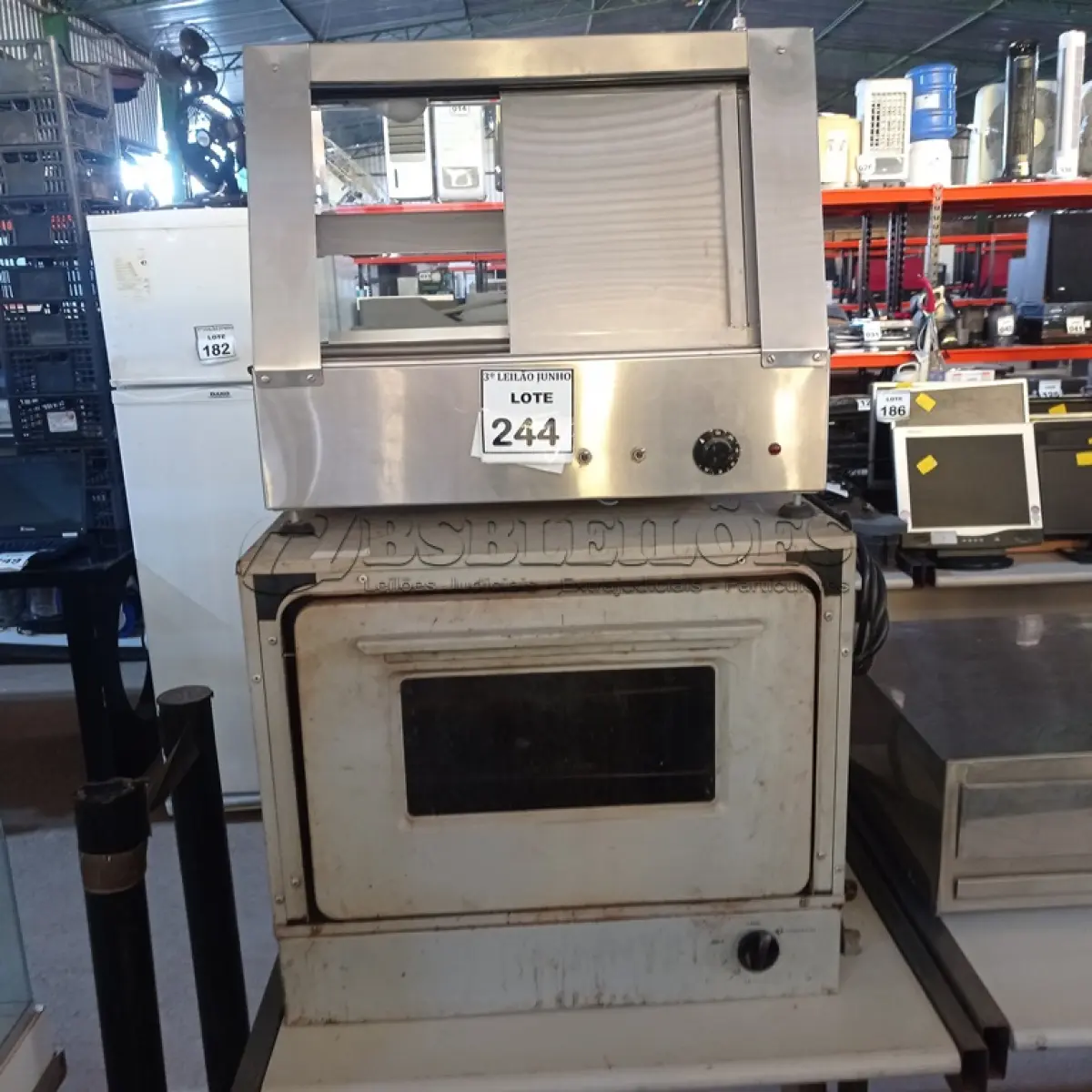 LOTE 244 - 01 ESTUFA ELÉTRICA PARA SALGADOS E 01 FORNO ELÉTRICO. (NO ESTADO) ATENÇÃO! FAZER A VISITAÇÃO ANTES DE ARREMATAR, NÃO SABEMOS SE FUNCIONA, LEILÃO NÃO TEM GARANTIA E NEM DEVOLUÇÃO, SUJEITO A POSSÍVEIS AVARIAS VISÍVEIS/OCULTAS E/OU AUSÊNCIA DE COMPONENTES.