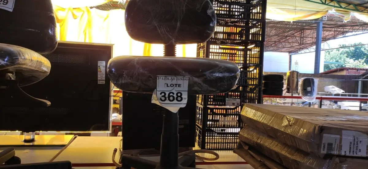 LOTE 368 - 01 CADEIRA PARA ESCRITÓRIO. (NO ESTADO) ATENÇÃO! FAZER A VISITAÇÃO ANTES DE ARREMATAR, NÃO SABEMOS SE FUNCIONA, LEILÃO NÃO TEM GARANTIA E NEM DEVOLUÇÃO, SUJEITO A POSSÍVEIS AVARIAS VISÍVEIS/OCULTAS E/OU AUSÊNCIA DE COMPONENTES.