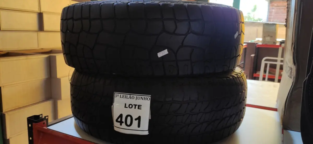 LOTE 401 - 02 PNEUS MEIA VIDA 205/60 ARO16. (NO ESTADO) ATENÇÃO! FAZER A VISITAÇÃO ANTES DE ARREMATAR, NÃO SABEMOS SE FUNCIONA. LEILÃO NÃO TEM GARANTIA E NEM DEVOLUÇÃO, SUJEITO A POSSÍVEIS AVARIAS VISÍVEIS/OCULTAS E/OU AUSÊNCIA DE COMPONENTES.