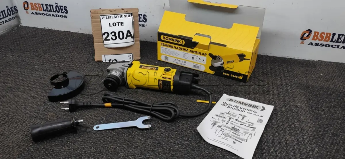 LOTE 230 - ESMERILHADEIRA ANGULAR 220V 710W  ACESSÓRIOS 1CHAVE 1PROTETOR 1MANOPLA. (NO ESTADO) ATENÇÃO! FAZER A VISITAÇÃO ANTES DE ARREMATAR, NÃO SABEMOS SE FUNCIONA, LEILÃO NÃO TEM GARANTIA E NEM DEVOLUÇÃO, SUJEITO A POSSÍVEIS AVARIAS VISÍVEIS/OCULTAS E/OU AUSÊNCIA DE COMPONENTES. 