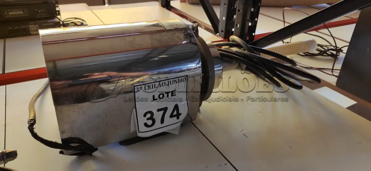 LOTE 374 - 01 BOMBA ALIMENTÍCIA SANITÁRIAS EM INOX 304 05CV ,2500LITROS /HORA INDUPROPIL. (NO ESTADO) ATENÇÃO! FAZER A VISITAÇÃO ANTES DE ARREMATAR, NÃO SABEMOS SE FUNCIONA. LEILÃO NÃO TEM GARANTIA E NEM DEVOLUÇÃO, SUJEITO A POSSÍVEIS AVARIAS VISÍVEIS/OCULTAS E/OU AUSÊNCIA DE COMPONENTES.