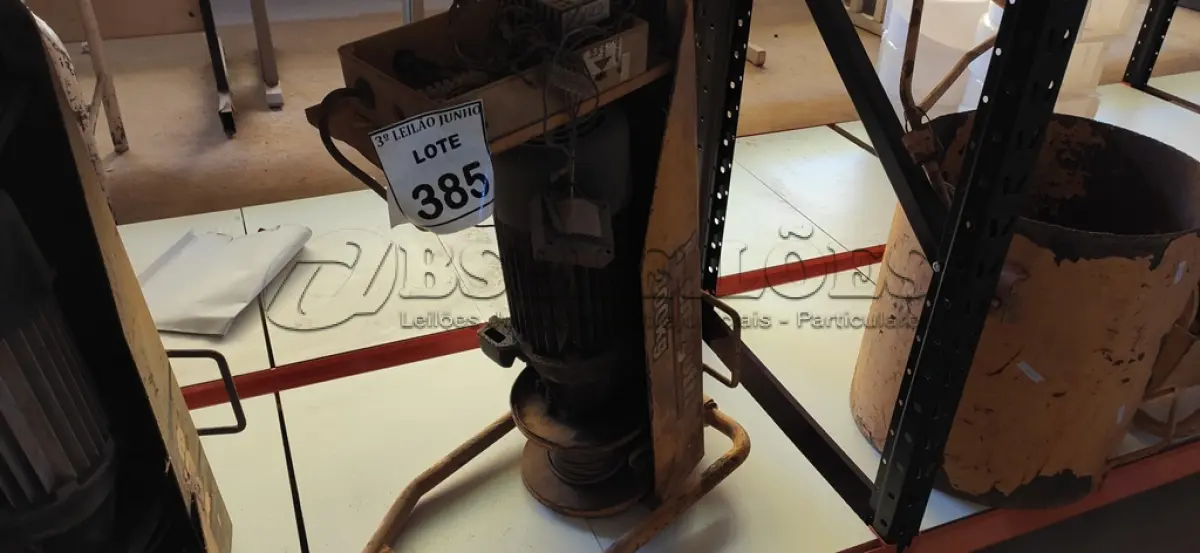 LOTE 385 - 01 GUINCHO ELÉTRICO CAPACIDADE 400KG. (NO ESTADO) ATENÇÃO! FAZER A VISITAÇÃO ANTES DE ARREMATAR, NÃO SABEMOS SE FUNCIONA, LEILÃO NÃO TEM GARANTIA E NEM DEVOLUÇÃO, SUJEITO A POSSÍVEIS AVARIAS VISÍVEIS/OCULTAS E/OU AUSÊNCIA DE COMPONENTES.
