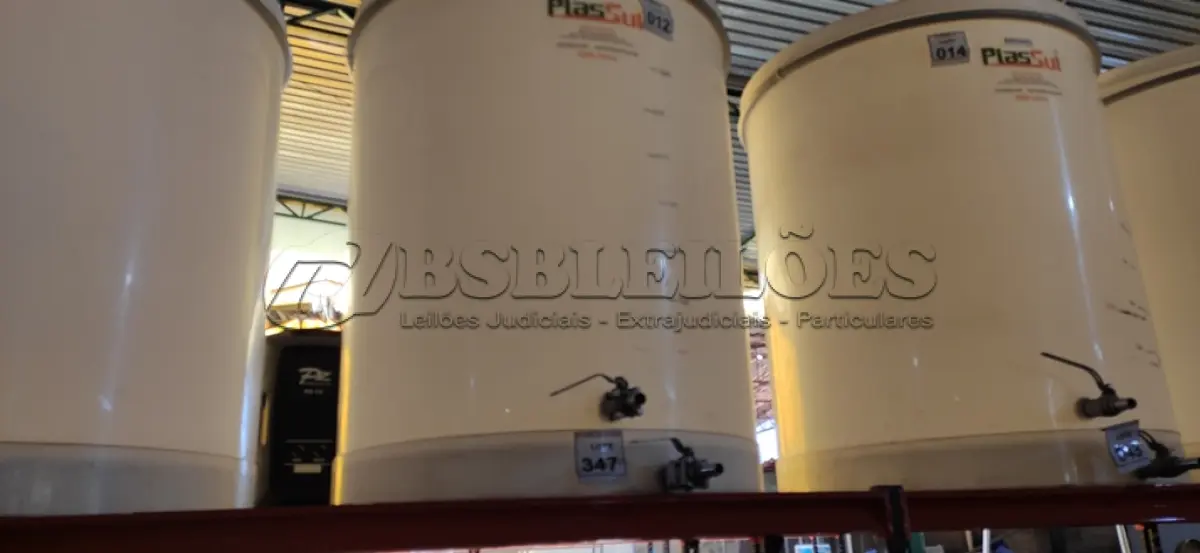 LOTE 347 - 01 FERMENTADORA DE 1.000 LITROS PP PLASUL COM TORNEIRA DE INOX. (NO ESTADO) ATENÇÃO! FAZER A VISITAÇÃO ANTES DE ARREMATAR, NÃO SABEMOS SE FUNCIONA. LEILÃO NÃO TEM GARANTIA E NEM DEVOLUÇÃO, SUJEITO A POSSÍVEIS AVARIAS VISÍVEIS/OCULTAS E/OU AUSÊNCIA DE COMPONENTES.