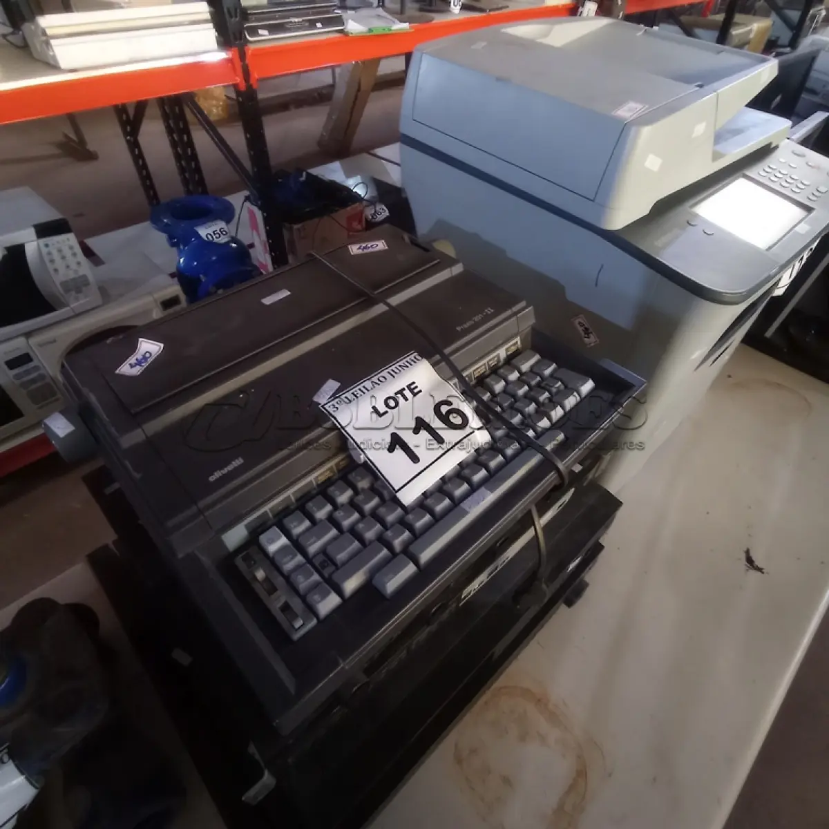 LOTE 116 - 02 DVRS MARCA INTELBRAS, 02 SWITCHES, 01 MÁQUINA DE ESCREVER MARCA OLIVETTI, 01 SELETOR DE ÁUDIO E 01 APARELHO DE DVD. (NO ESTADO) ATENÇÃO! FAZER A VISITAÇÃO ANTES DE ARREMATAR, NÃO SABEMOS SE FUNCIONA, LEILÃO NÃO TEM GARANTIA E NEM DEVOLUÇÃO, SUJEITO A POSSÍVEIS AVARIAS VISÍVEIS/OCULTAS E/OU AUSÊNCIA DE COMPONENTES.