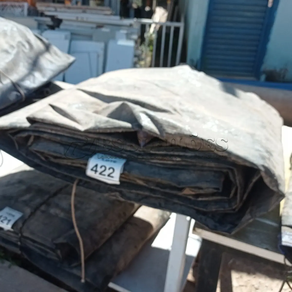 LOTE 422 - 01 LONA DE CAMINHÃO. (NO ESTADO) ATENÇÃO! FAZER A VISITAÇÃO ANTES DE ARREMATAR, NÃO SABEMOS SE FUNCIONA, LEILÃO NÃO TEM GARANTIA E NEM DEVOLUÇÃO, SUJEITO A POSSÍVEIS AVARIAS VISÍVEIS/OCULTAS E/OU AUSÊNCIA DE COMPONENTES.