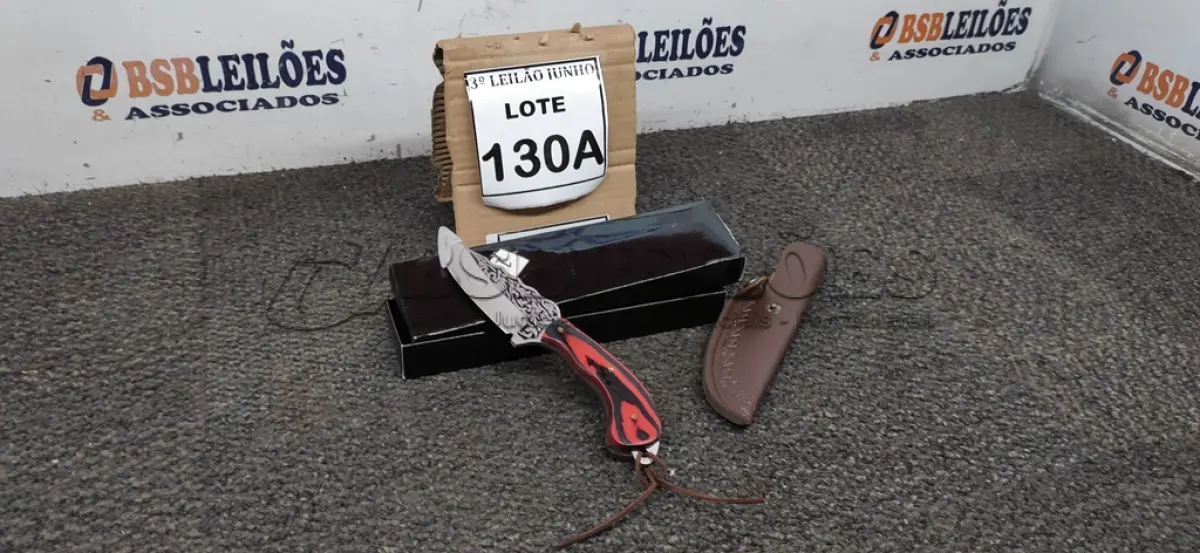 LOTE 130 - FACA IMPORTADA AÇO INOXIDÁVEL CABO EM MADEIRA  FULL TANG BAINHA DE NAPA  TAMANHO TOTAL 20CM PESO 180G JÁ AFIADA . (NO ESTADO) ATENÇÃO! FAZER A VISITAÇÃO ANTES DE ARREMATAR, NÃO SABEMOS SE FUNCIONA, LEILÃO NÃO TEM GARANTIA E NEM DEVOLUÇÃO, SUJEITO A POSSÍVEIS AVARIAS VISÍVEIS/OCULTAS E/OU AUSÊNCIA DE COMPONENTES. 