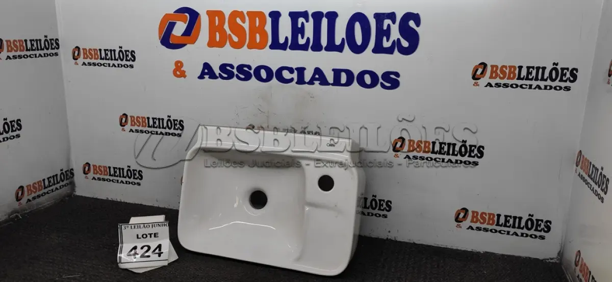 LOTE 424 - 01 LAVATÓRIO APOIO MARCA CELITE. (NO ESTADO) ATENÇÃO! FAZER A VISITAÇÃO ANTES DE ARREMATAR, NÃO SABEMOS SE FUNCIONA, LEILÃO NÃO TEM GARANTIA E NEM DEVOLUÇÃO, SUJEITO A POSSÍVEIS AVARIAS VISÍVEIS/OCULTAS E/OU AUSÊNCIA DE COMPONENTES.