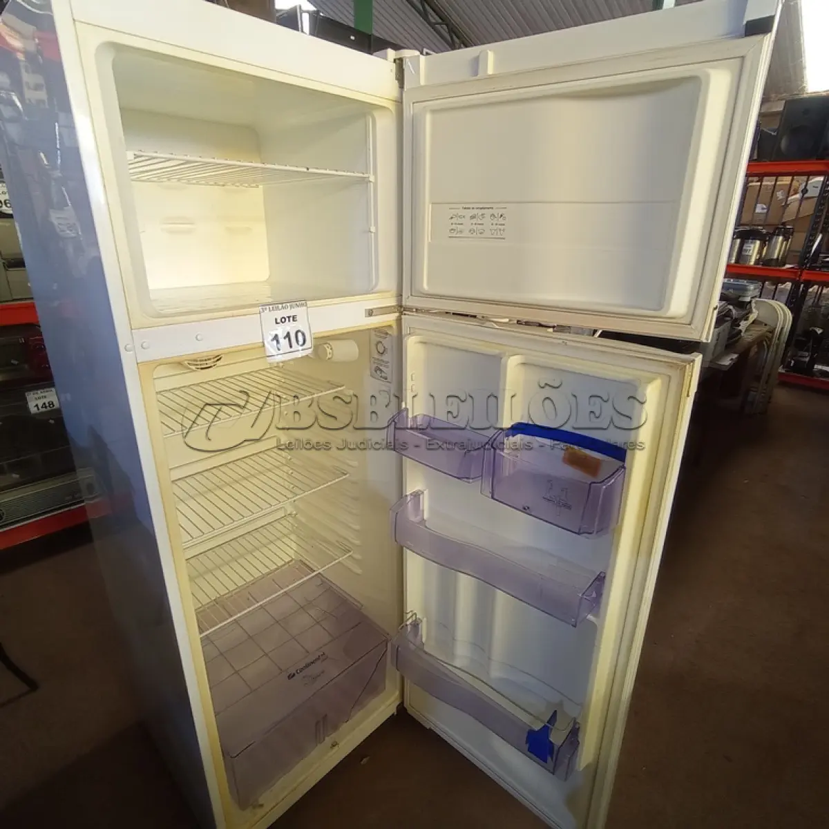 LOTE 110 - 01 GELADEIRA 220W MARCA CONTINENTAL. (NO ESTADO) ATENÇÃO! FAZER A VISITAÇÃO ANTES DE ARREMATAR, NÃO SABEMOS SE FUNCIONA, LEILÃO NÃO TEM GARANTIA E NEM DEVOLUÇÃO, SUJEITO A POSSÍVEIS AVARIAS VISÍVEIS/OCULTAS E/OU AUSÊNCIA DE COMPONENTES.