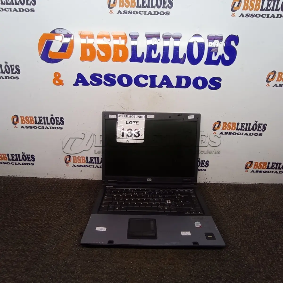 LOTE 133 - 01 NOTEBOOK MARCA HP. (NO ESTADO) ATENÇÃO! FAZER A VISITAÇÃO ANTES DE ARREMATAR, NÃO SABEMOS SE FUNCIONA, LEILÃO NÃO TEM GARANTIA E NEM DEVOLUÇÃO, SUJEITO A POSSÍVEIS AVARIAS VISÍVEIS/OCULTAS E/OU AUSÊNCIA DE COMPONENTES.