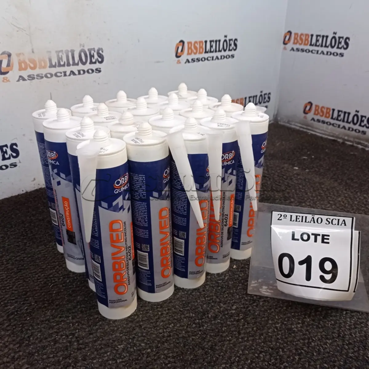 LOTE 019 - 20 ADESIVOS DE SILICONE NEUTRO INCOLOR COM 280ML MARCA OBRIVED.  (NO ESTADO) ATENÇÃO! FAZER A VISITAÇÃO ANTES DE ARREMATAR, NÃO SABEMOS SE FUNCIONA. LEILÃO NÃO TEM GARANTIA E NEM DEVOLUÇÃO, SUJEITO A POSSÍVEIS AVARIAS VISÍVEIS/OCULTAS E/OU AUSÊNCIA DE COMPONENTES.