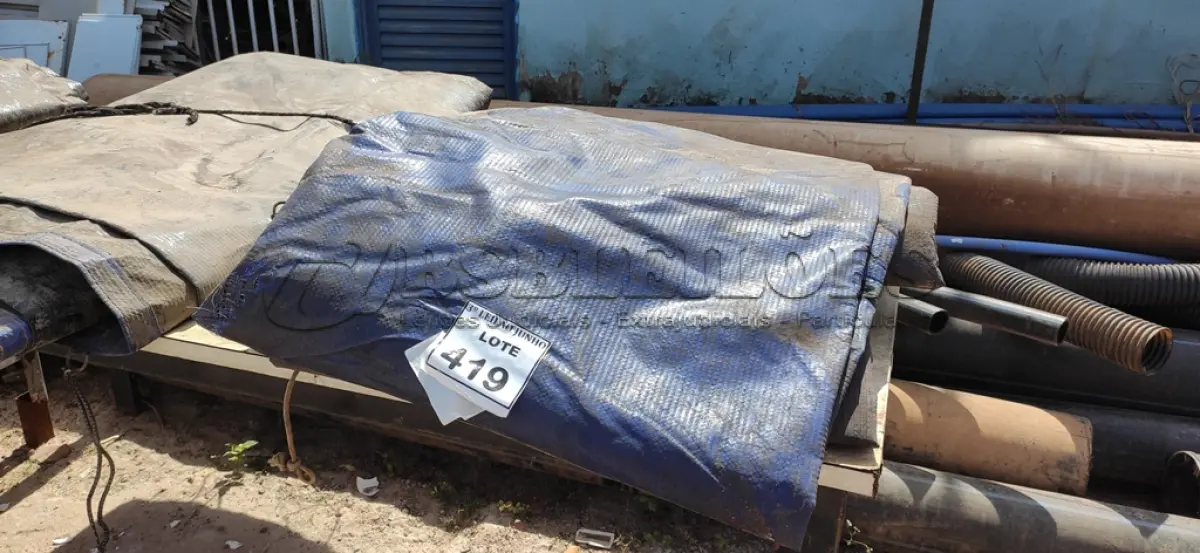 LOTE 333 - 01 LONA DE CAMINHÃO. (NO ESTADO) ATENÇÃO! FAZER A VISITAÇÃO ANTES DE ARREMATAR, NÃO SABEMOS SE FUNCIONA, LEILÃO NÃO TEM GARANTIA E NEM DEVOLUÇÃO, SUJEITO A POSSÍVEIS AVARIAS VISÍVEIS/OCULTAS E/OU AUSÊNCIA DE COMPONENTES.
