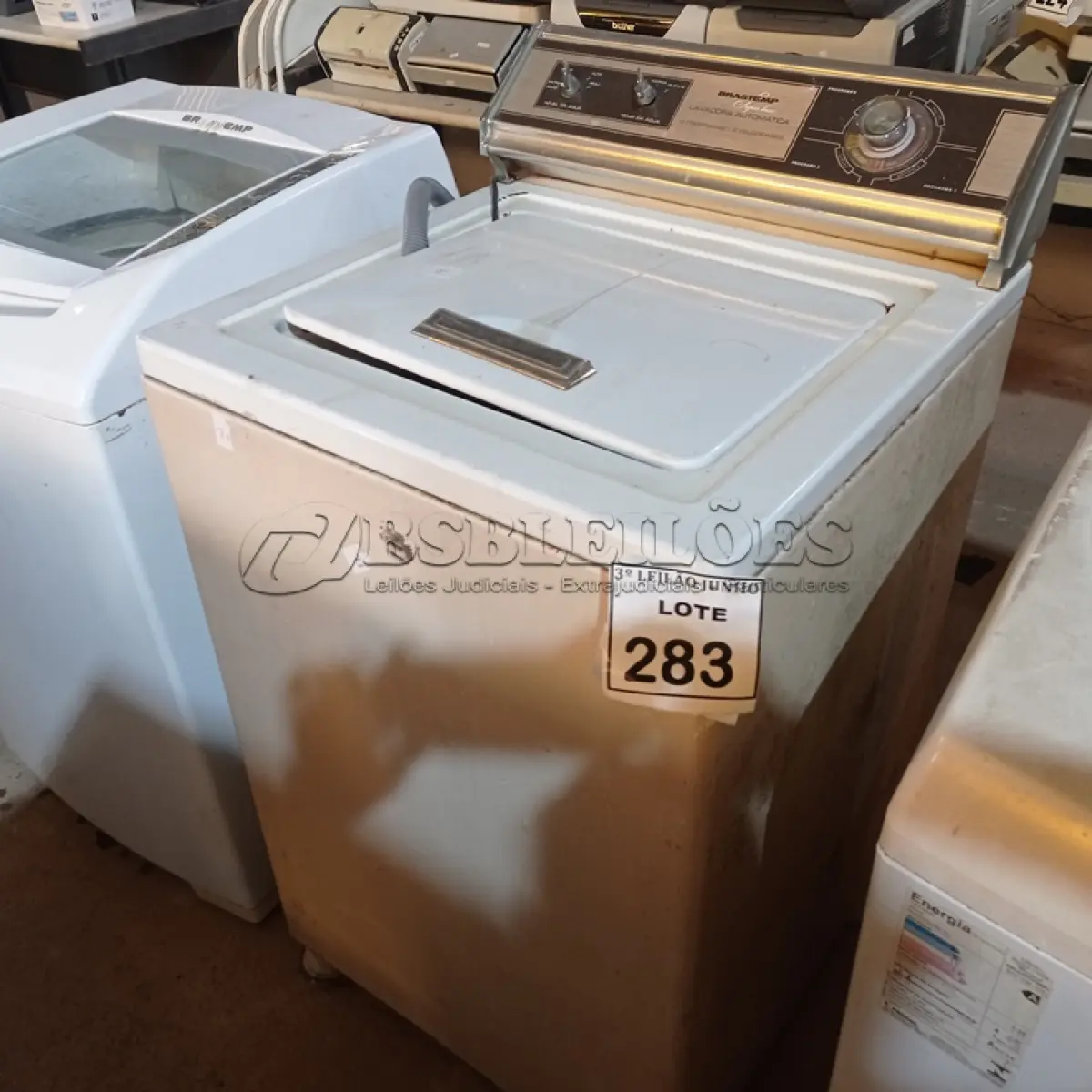 LOTE 283 - 01 MÁQUINA DE LAVAR ROUPAS BRASTEMP 110V. (NO ESTADO) ATENÇÃO! FAZER A VISITAÇÃO ANTES DE ARREMATAR, NÃO SABEMOS SE FUNCIONA. LEILÃO NÃO TEM GARANTIA E NEM DEVOLUÇÃO, SUJEITO A POSSÍVEIS AVARIAS VISÍVEIS/OCULTAS E/OU AUSÊNCIA DE COMPONENTES.