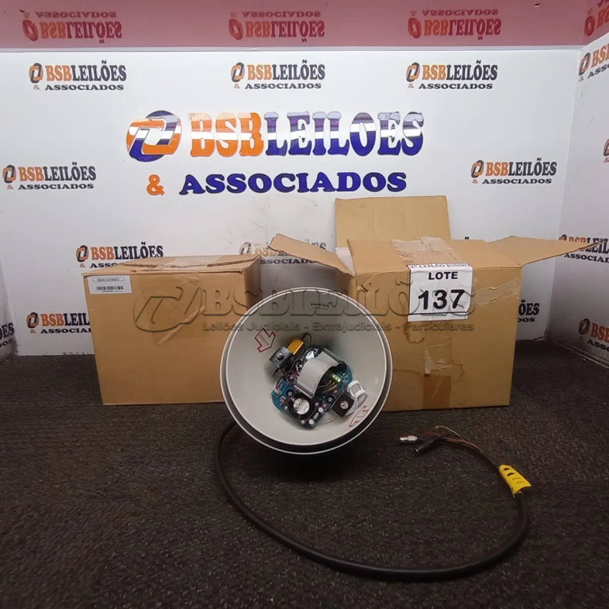LOTE 137 - 02 ACESSÓRIOS PARA CÂMERA DOME. (NO ESTADO) ATENÇÃO! FAZER A VISITAÇÃO ANTES DE ARREMATAR, NÃO SABEMOS SE FUNCIONA, LEILÃO NÃO TEM GARANTIA E NEM DEVOLUÇÃO, SUJEITO A POSSÍVEIS AVARIAS VISÍVEIS/OCULTAS E/OU AUSÊNCIA DE COMPONENTES.