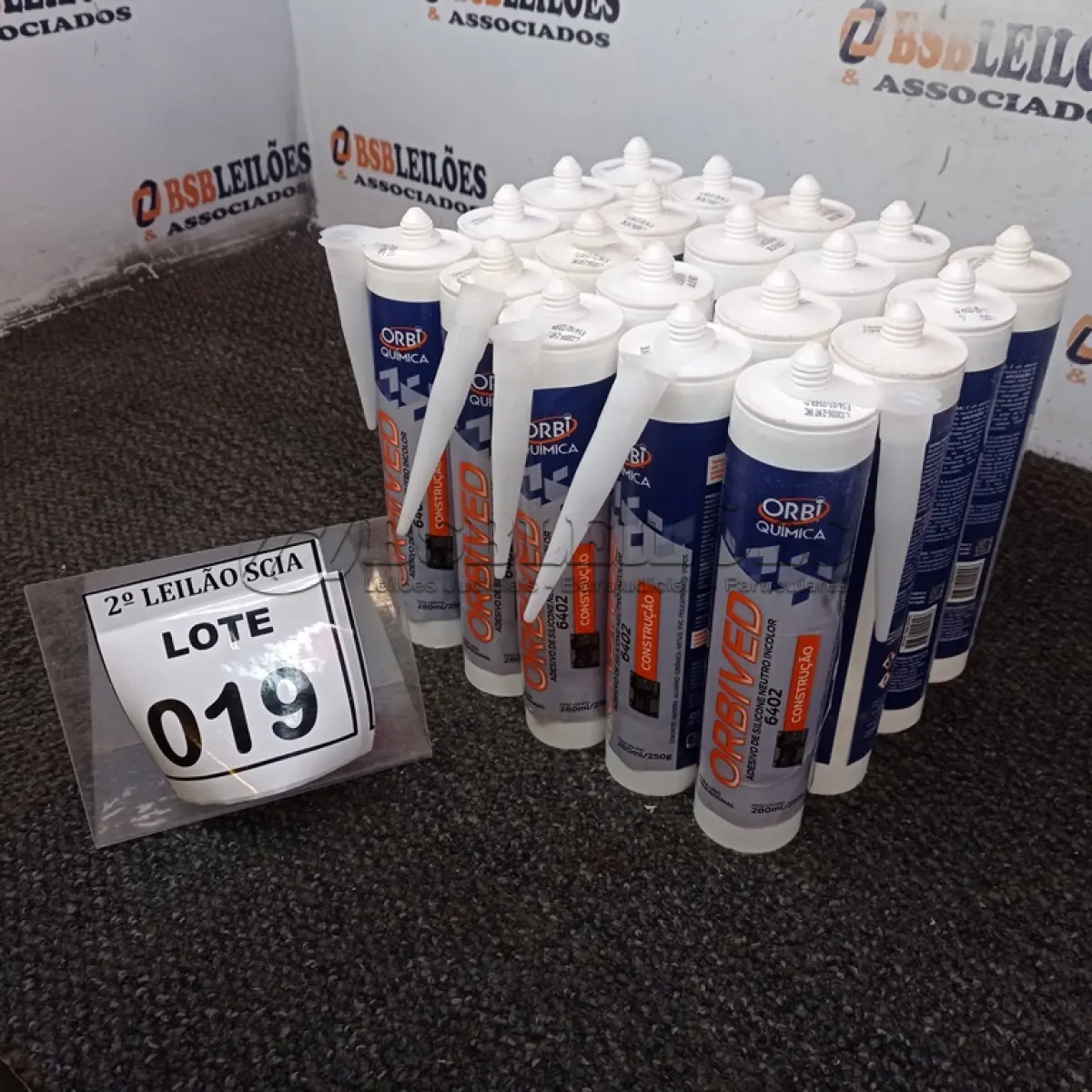 LOTE 019 - 20 ADESIVOS DE SILICONE NEUTRO INCOLOR COM 280ML MARCA OBRIVED.  (NO ESTADO) ATENÇÃO! FAZER A VISITAÇÃO ANTES DE ARREMATAR, NÃO SABEMOS SE FUNCIONA. LEILÃO NÃO TEM GARANTIA E NEM DEVOLUÇÃO, SUJEITO A POSSÍVEIS AVARIAS VISÍVEIS/OCULTAS E/OU AUSÊNCIA DE COMPONENTES.