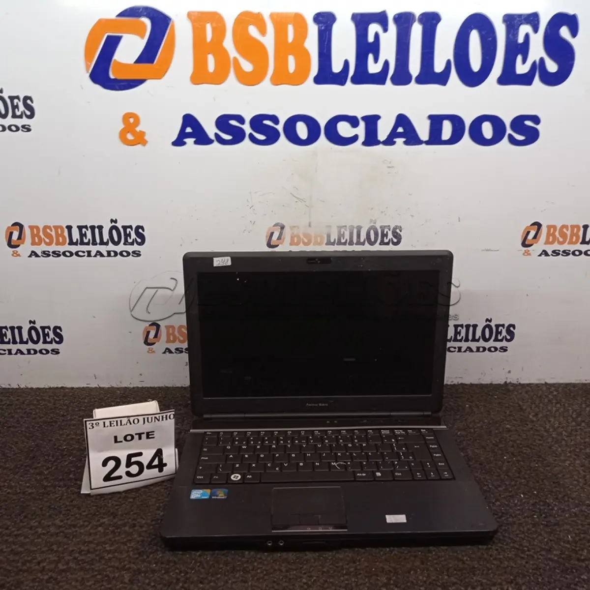 LOTE 254 - 01 NOTEBOOK MARCA POSITIVO. (NO ESTADO) ATENÇÃO! FAZER A VISITAÇÃO ANTES DE ARREMATAR, NÃO SABEMOS SE FUNCIONA, LEILÃO NÃO TEM GARANTIA E NEM DEVOLUÇÃO, SUJEITO A POSSÍVEIS AVARIAS VISÍVEIS/OCULTAS E/OU AUSÊNCIA DE COMPONENTES.
