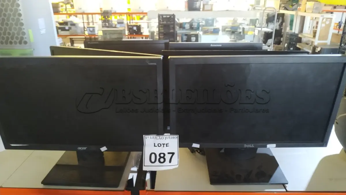 LOTE 087 - 06 MONITORES LCD DE MARCAS E MODELOS DIVERSOS. (NO ESTADO) ATENÇÃO! FAZER A VISITAÇÃO ANTES DE ARREMATAR, NÃO SABEMOS SE FUNCIONA. LEILÃO NÃO TEM GARANTIA E NEM DEVOLUÇÃO, SUJEITO A POSSÍVEIS AVARIAS VISÍVEIS/OCULTAS E/OU AUSÊNCIA DE COMPONENTES.
