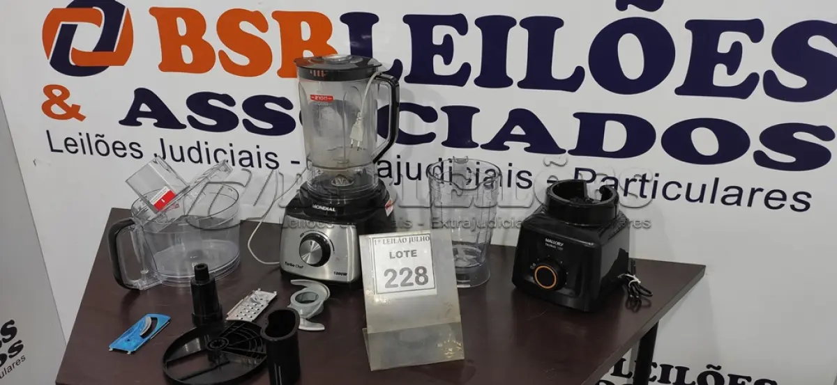 LOTE 228 - 01 MULTIPROCESSADOR MARCA MONDIAL, 01 BASE DE LIQUIDIFICADOR E 01 COPO AVULSO. (NO ESTADO) ATENÇÃO! FAZER A VISITAÇÃO ANTES DE ARREMATAR, NÃO SABEMOS SE FUNCIONA. LEILÃO NÃO TEM GARANTIA E NEM DEVOLUÇÃO, SUJEITO A POSSÍVEIS AVARIAS VISÍVEIS/OCULTAS E/OU AUSÊNCIA DE COMPONENTES.