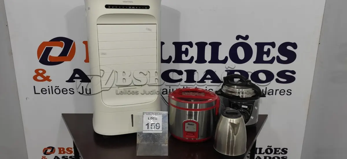 LOTE 159 - 01 CLIMATIZADOR, 01 PANELA DE PRESSÃO ELÉTRICAS, 01 PANELA ELÉTRICA E 01 CHALEIRA TÉRMICA. (NO ESTADO) ATENÇÃO! FAZER A VISITAÇÃO ANTES DE ARREMATAR, NÃO SABEMOS SE FUNCIONA. LEILÃO NÃO TEM GARANTIA E NEM DEVOLUÇÃO, SUJEITO A POSSÍVEIS AVARIAS VISÍVEIS/OCULTAS E/OU AUSÊNCIA DE COMPONENTES.