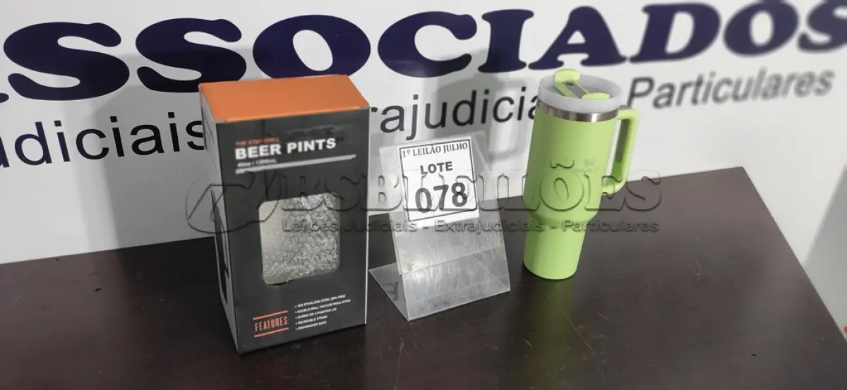 LOTE 078 - 01 COPO TÉRMICO STANLEY DE 1200ML NA COR VERDE. (NO ESTADO) ATENÇÃO! FAZER A VISITAÇÃO ANTES DE ARREMATAR, NÃO SABEMOS SE FUNCIONA. LEILÃO NÃO TEM GARANTIA E NEM DEVOLUÇÃO, SUJEITO A POSSÍVEIS AVARIAS VISÍVEIS/OCULTAS E/OU AUSÊNCIA DE COMPONENTES.
