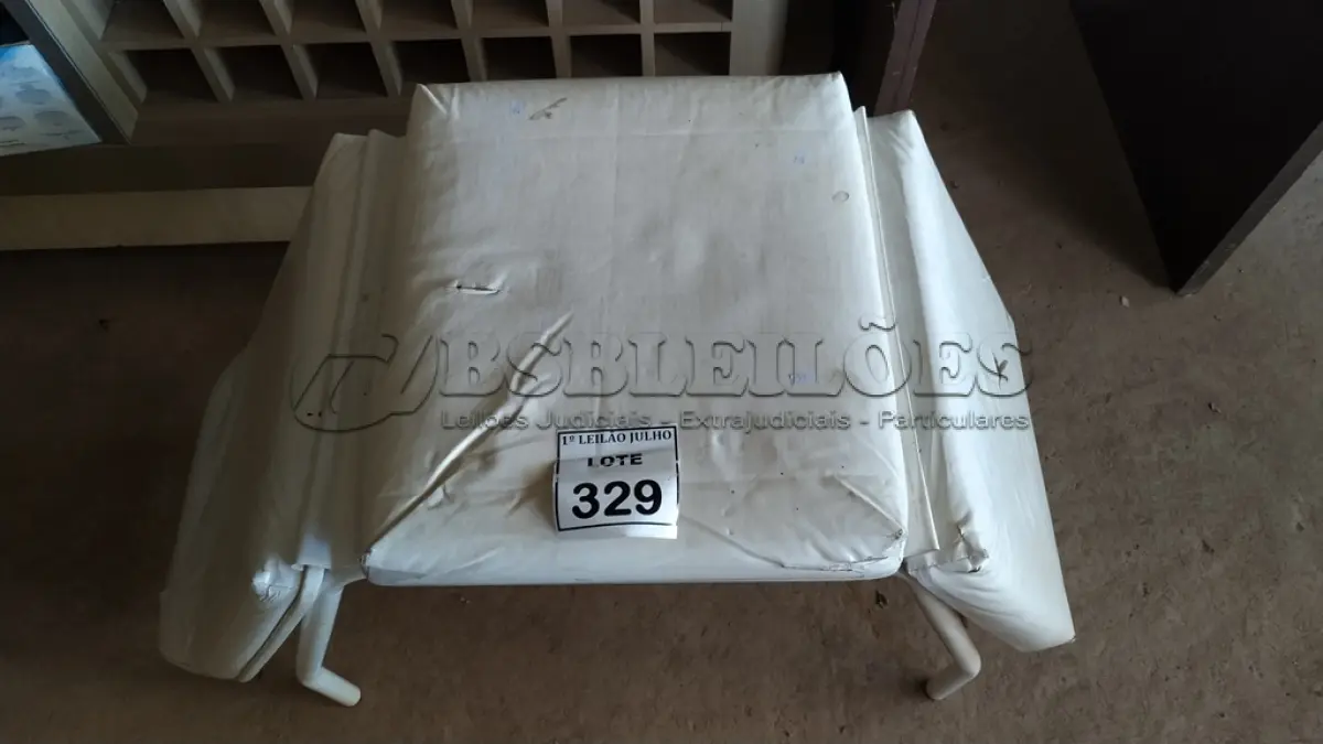 LOTE 329 - 01 MACA DOBRÁVEL NA COR BRANCA. (NO ESTADO) ATENÇÃO! FAZER A VISITAÇÃO ANTES DE ARREMATAR, NÃO SABEMOS SE FUNCIONA. LEILÃO NÃO TEM GARANTIA E NEM DEVOLUÇÃO, SUJEITO A POSSÍVEIS AVARIAS VISÍVEIS/OCULTAS E/OU AUSÊNCIA DE COMPONENTES.