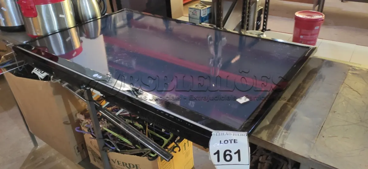 LOTE 161 - 01 TV LCD 50’’ MARCA LG. (NO ESTADO) ATENÇÃO! FAZER A VISITAÇÃO ANTES DE ARREMATAR, NÃO SABEMOS SE FUNCIONA. LEILÃO NÃO TEM GARANTIA E NEM DEVOLUÇÃO, SUJEITO A POSSÍVEIS AVARIAS VISÍVEIS/OCULTAS E/OU AUSÊNCIA DE COMPONENTES.