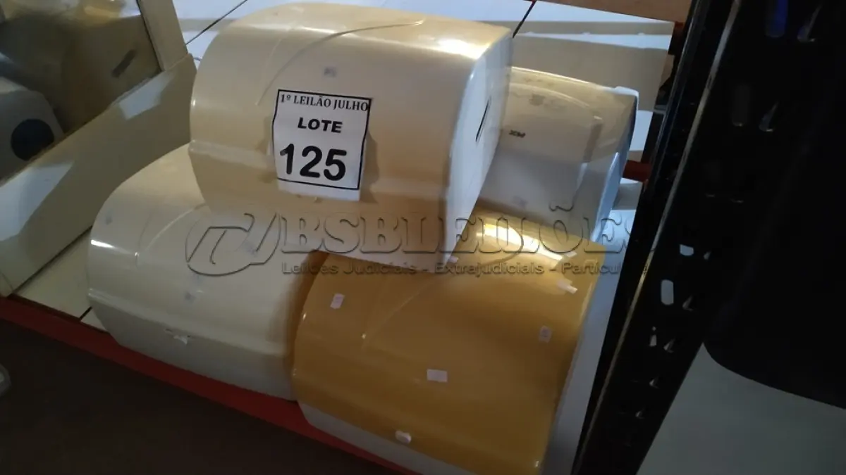 LOTE 125 - 05 DISPENSES DE PAPEL. (NO ESTADO) ATENÇÃO! FAZER A VISITAÇÃO ANTES DE ARREMATAR, NÃO SABEMOS SE FUNCIONA. LEILÃO NÃO TEM GARANTIA E NEM DEVOLUÇÃO, SUJEITO A POSSÍVEIS AVARIAS VISÍVEIS/OCULTAS E/OU AUSÊNCIA DE COMPONENTES.
