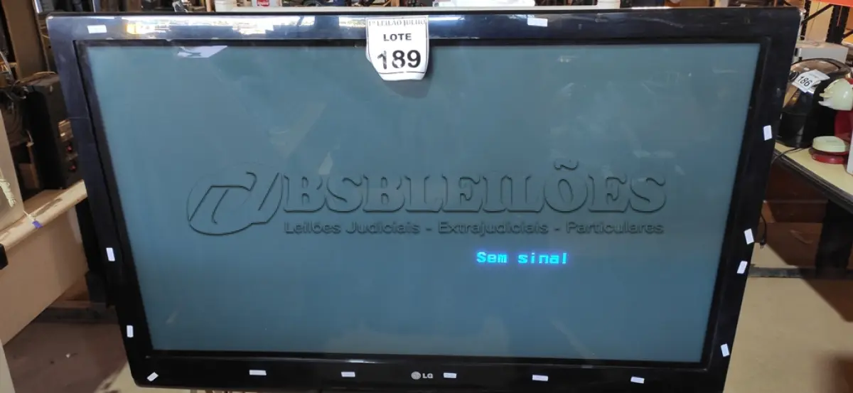 LOTE 189 - 01 TV LCD 55’’ MARCA LG. (NO ESTADO) ATENÇÃO! FAZER A VISITAÇÃO ANTES DE ARREMATAR, NÃO SABEMOS SE FUNCIONA. LEILÃO NÃO TEM GARANTIA E NEM DEVOLUÇÃO, SUJEITO A POSSÍVEIS AVARIAS VISÍVEIS/OCULTAS E/OU AUSÊNCIA DE COMPONENTES.