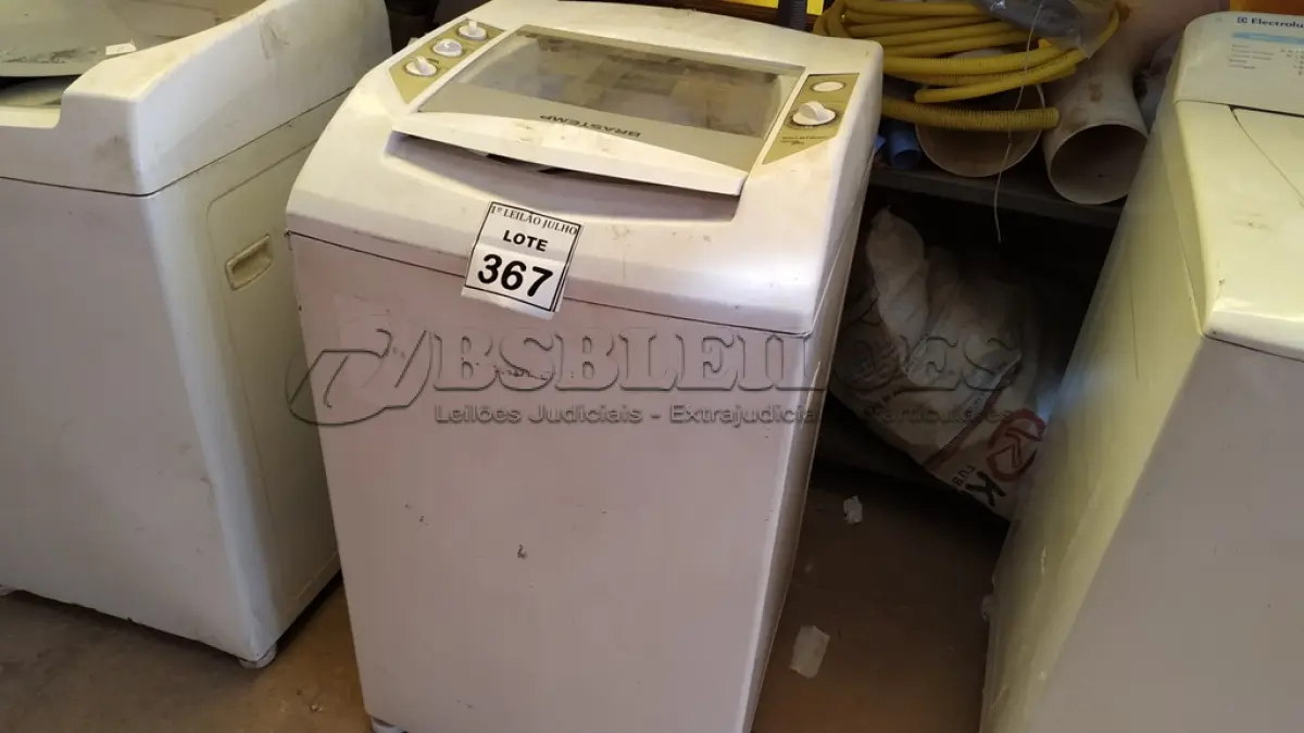 LOTE 367 - 01 MÁQUINA DE LAVAR 7KG MARCA BRASTEMP 220V COM AVARIAS. (NO ESTADO) ATENÇÃO! FAZER A VISITAÇÃO ANTES DE ARREMATAR, NÃO SABEMOS SE FUNCIONA. LEILÃO NÃO TEM GARANTIA E NEM DEVOLUÇÃO, SUJEITO A POSSÍVEIS AVARIAS VISÍVEIS/OCULTAS E/OU AUSÊNCIA DE COMPONENTES.