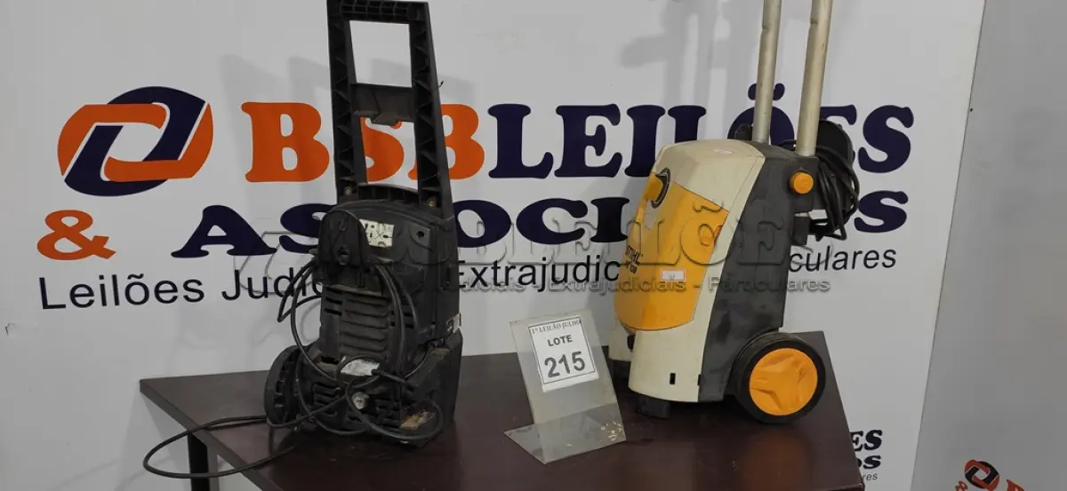 LOTE 215 - 02 LAVADORES DE ALTA PRESSÃO SENDO 01 MARCA STIHL E 01 WAP. (NO ESTADO) ATENÇÃO! FAZER A VISITAÇÃO ANTES DE ARREMATAR, NÃO SABEMOS SE FUNCIONA. LEILÃO NÃO TEM GARANTIA E NEM DEVOLUÇÃO, SUJEITO A POSSÍVEIS AVARIAS VISÍVEIS/OCULTAS E/OU AUSÊNCIA DE COMPONENTES.