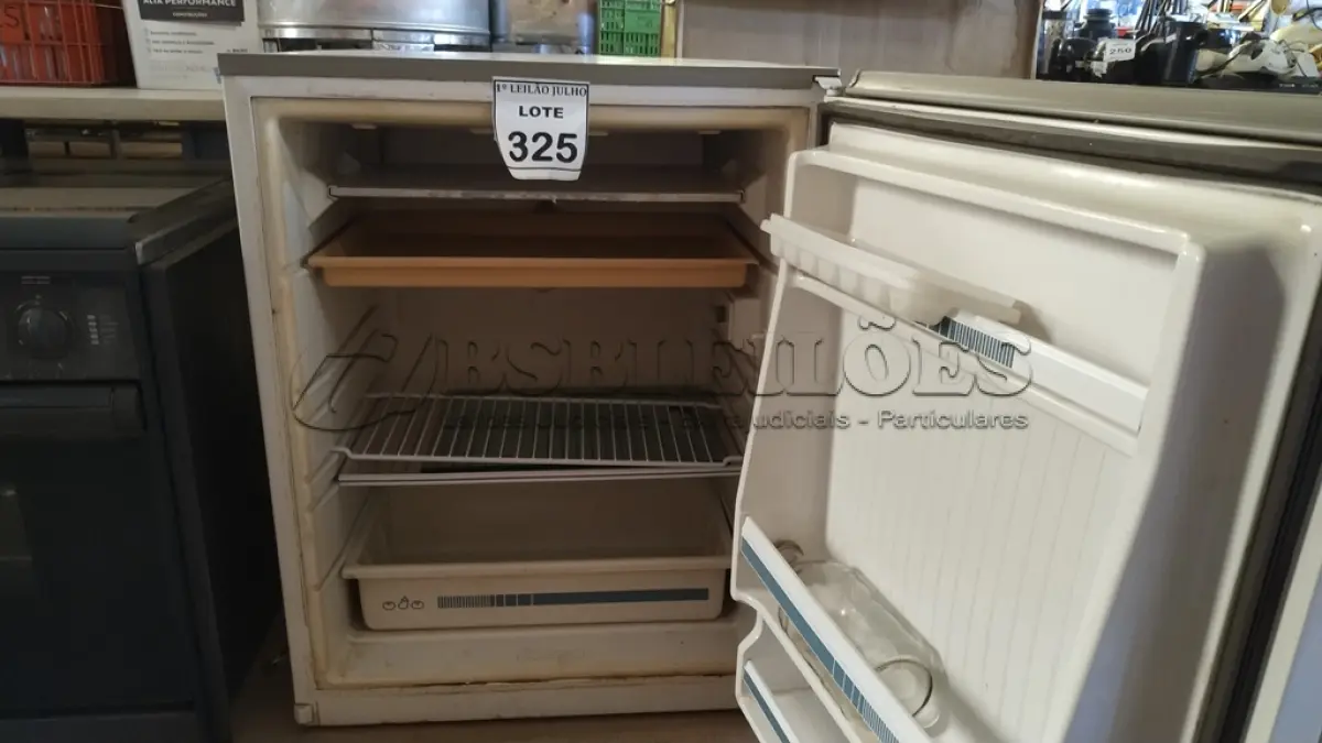LOTE 325 - 01 FRIGOBAR CONSUL 220V. (NO ESTADO) ATENÇÃO! FAZER A VISITAÇÃO ANTES DE ARREMATAR, NÃO SABEMOS SE FUNCIONA. LEILÃO NÃO TEM GARANTIA E NEM DEVOLUÇÃO, SUJEITO A POSSÍVEIS AVARIAS VISÍVEIS/OCULTAS E/OU AUSÊNCIA DE COMPONENTES.