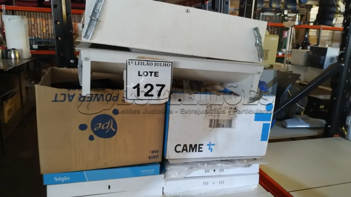 LOTE 127 - 01 LOTE COM VÁRIAS LUMINÁRIAS LED DE EMBUTIR E REATORES DIVERSOS. (NO ESTADO) ATENÇÃO! FAZER A VISITAÇÃO ANTES DE ARREMATAR, NÃO SABEMOS SE FUNCIONA. LEILÃO NÃO TEM GARANTIA E NEM DEVOLUÇÃO, SUJEITO A POSSÍVEIS AVARIAS VISÍVEIS/OCULTAS E/OU AUSÊNCIA DE COMPONENTES.