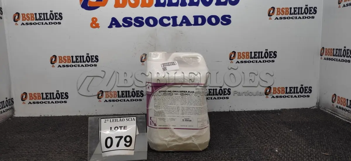 LOTE 079 - 02 REMOVEDORES DE CERA E ACABAMENTOS COM 5L CADA. (NO ESTADO) ATENÇÃO! FAZER A VISITAÇÃO ANTES DE ARREMATAR, NÃO SABEMOS SE FUNCIONA. LEILÃO NÃO TEM GARANTIA E NEM DEVOLUÇÃO, SUJEITO A POSSÍVEIS AVARIAS VISÍVEIS/OCULTAS E/OU AUSÊNCIA DE COMPONENTES.