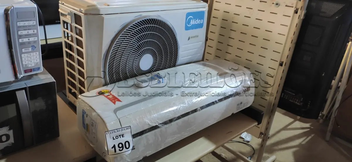 LOTE 190 - 01 CONDENSADORA 18000BTUS E 01 EVAPORADORA MARCA MIDEA COM CONTROLE. (NO ESTADO) ATENÇÃO! FAZER A VISITAÇÃO ANTES DE ARREMATAR, NÃO SABEMOS SE FUNCIONA. LEILÃO NÃO TEM GARANTIA E NEM DEVOLUÇÃO, SUJEITO A POSSÍVEIS AVARIAS VISÍVEIS/OCULTAS E/OU AUSÊNCIA DE COMPONENTES.