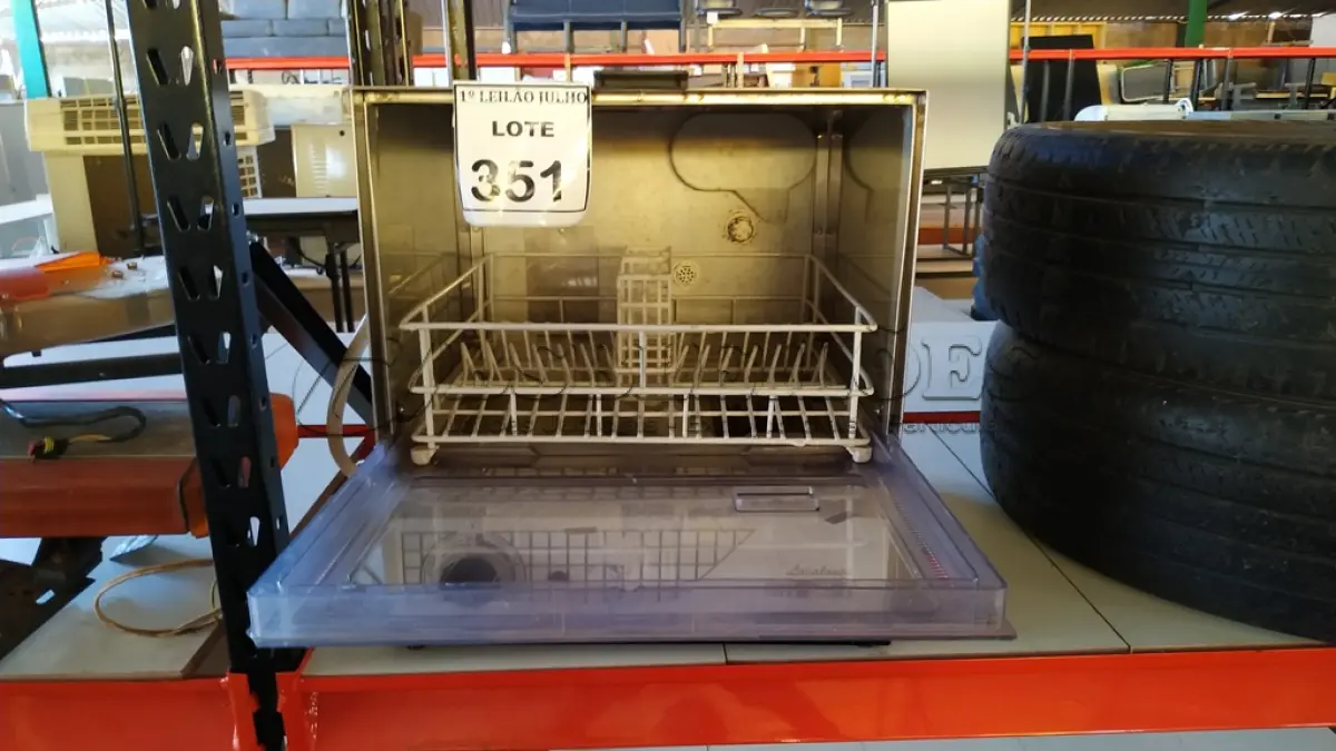 LOTE 351 - 01 LAVA LOUÇAS MARCA ENXUTA COM AVARIAS. (NO ESTADO) ATENÇÃO! FAZER A VISITAÇÃO ANTES DE ARREMATAR, NÃO SABEMOS SE FUNCIONA. LEILÃO NÃO TEM GARANTIA E NEM DEVOLUÇÃO, SUJEITO A POSSÍVEIS AVARIAS VISÍVEIS/OCULTAS E/OU AUSÊNCIA DE COMPONENTES.