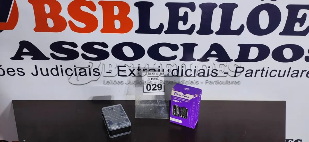 LOTE 029 - 01 CONJUNTO DE CHAVES DE FENDA MULTIFUNCIONAL.  (NO ESTADO) ATENÇÃO! FAZER A VISITAÇÃO ANTES DE ARREMATAR, NÃO SABEMOS SE FUNCIONA. LEILÃO NÃO TEM GARANTIA E NEM DEVOLUÇÃO, SUJEITO A POSSÍVEIS AVARIAS VISÍVEIS/OCULTAS E/OU AUSÊNCIA DE COMPONENTES.