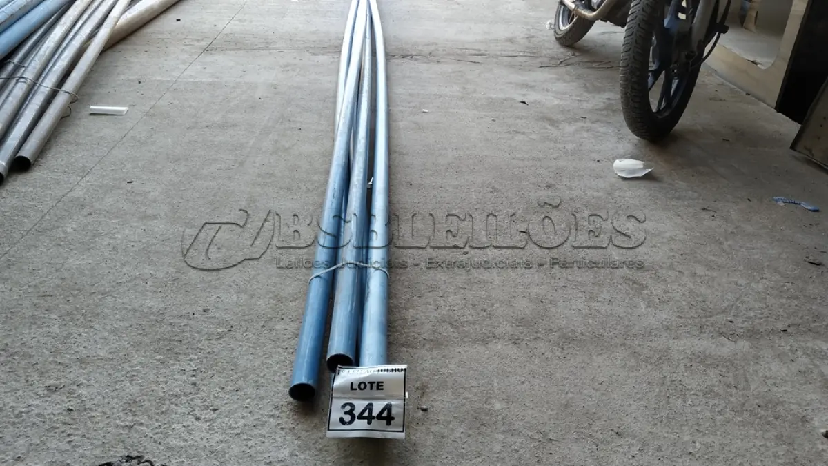 LOTE 344 - 05 TUBOS DE PVC 40MM IRRIGAÇÃO. (NO ESTADO) ATENÇÃO! FAZER A VISITAÇÃO ANTES DE ARREMATAR, NÃO SABEMOS SE FUNCIONA. LEILÃO NÃO TEM GARANTIA E NEM DEVOLUÇÃO, SUJEITO A POSSÍVEIS AVARIAS VISÍVEIS/OCULTAS E/OU AUSÊNCIA DE COMPONENTES.