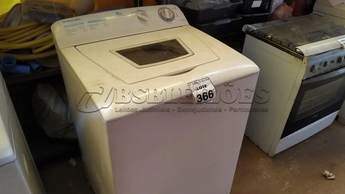 LOTE 366 - 01 MÁQUINA DE LAVAR 8KG MARCA ELECTROLUX 220V COM AVARIAS. (NO ESTADO) ATENÇÃO! FAZER A VISITAÇÃO ANTES DE ARREMATAR, NÃO SABEMOS SE FUNCIONA. LEILÃO NÃO TEM GARANTIA E NEM DEVOLUÇÃO, SUJEITO A POSSÍVEIS AVARIAS VISÍVEIS/OCULTAS E/OU AUSÊNCIA DE COMPONENTES.