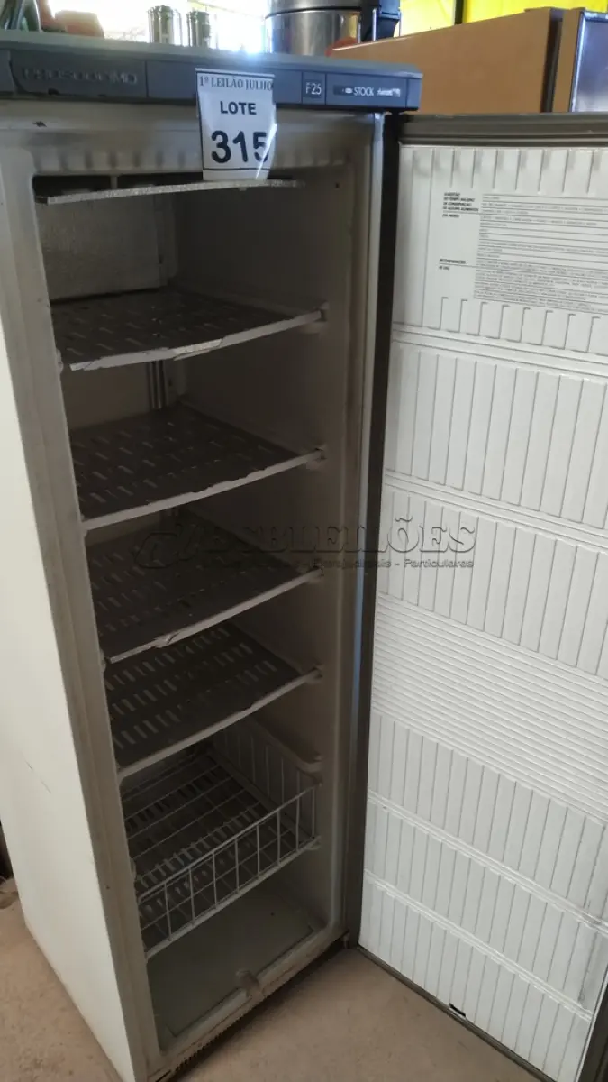 LOTE 315 - 01 FREEZER HORIZONTAL MARCA PROSDÓCIMO 220V. (NO ESTADO) ATENÇÃO! FAZER A VISITAÇÃO ANTES DE ARREMATAR, NÃO SABEMOS SE FUNCIONA. LEILÃO NÃO TEM GARANTIA E NEM DEVOLUÇÃO, SUJEITO A POSSÍVEIS AVARIAS VISÍVEIS/OCULTAS E/OU AUSÊNCIA DE COMPONENTES.