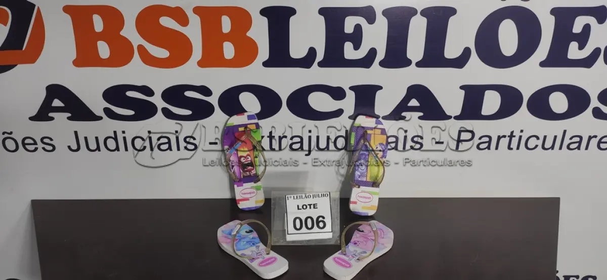 LOTE 006 - 02 PARES DE SANDÁLIAS HAVAIANAS MODELO FEMININO NUMERAÇÕES 33 E 37.  (NO ESTADO) ATENÇÃO! FAZER A VISITAÇÃO ANTES DE ARREMATAR, NÃO SABEMOS SE FUNCIONA. LEILÃO NÃO TEM GARANTIA E NEM DEVOLUÇÃO, SUJEITO A POSSÍVEIS AVARIAS VISÍVEIS/OCULTAS E/OU AUSÊNCIA DE COMPONENTES.