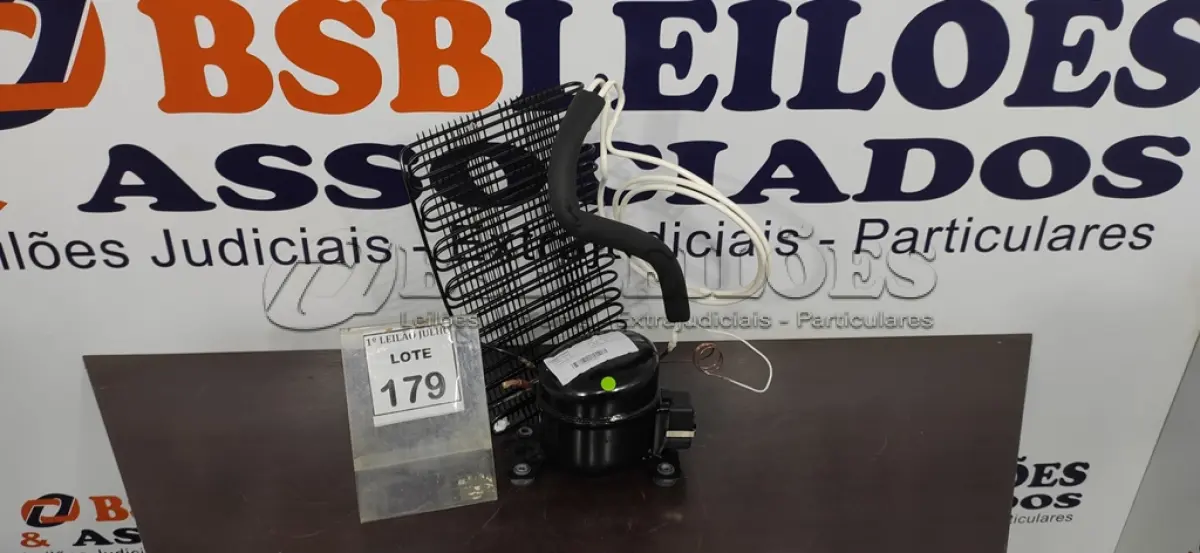 LOTE 179 - 01 MOTOR PARA PURIFICADOR DE AR. (NO ESTADO) ATENÇÃO! FAZER A VISITAÇÃO ANTES DE ARREMATAR, NÃO SABEMOS SE FUNCIONA. LEILÃO NÃO TEM GARANTIA E NEM DEVOLUÇÃO, SUJEITO A POSSÍVEIS AVARIAS VISÍVEIS/OCULTAS E/OU AUSÊNCIA DE COMPONENTES.