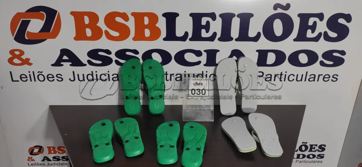 LOTE 030 - 05 PARES DE SANDÁLIAS HAVAIANAS NUMERAÇÕES 37,39,41 E 43. (NO ESTADO) ATENÇÃO! FAZER A VISITAÇÃO ANTES DE ARREMATAR, NÃO SABEMOS SE FUNCIONA. LEILÃO NÃO TEM GARANTIA E NEM DEVOLUÇÃO, SUJEITO A POSSÍVEIS AVARIAS VISÍVEIS/OCULTAS E/OU AUSÊNCIA DE COMPONENTES.