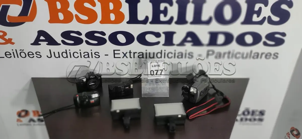 LOTE 077 - 03 CÂMERAS FOTOGRÁFICAS DE MARCAS E MODELOS DIVERSOS, 01 FILMADORA VHS E 02 FLASHES.  (NO ESTADO) ATENÇÃO! FAZER A VISITAÇÃO ANTES DE ARREMATAR, NÃO SABEMOS SE FUNCIONA. LEILÃO NÃO TEM GARANTIA E NEM DEVOLUÇÃO, SUJEITO A POSSÍVEIS AVARIAS VISÍVEIS/OCULTAS E/OU AUSÊNCIA DE COMPONENTES.