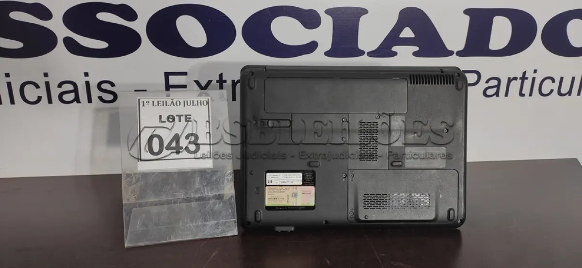 LOTE 043 - 01 NOTEBOOK MARCA COMPAQ. (NO ESTADO) ATENÇÃO! FAZER A VISITAÇÃO ANTES DE ARREMATAR, NÃO SABEMOS SE FUNCIONA. LEILÃO NÃO TEM GARANTIA E NEM DEVOLUÇÃO, SUJEITO A POSSÍVEIS AVARIAS VISÍVEIS/OCULTAS E/OU AUSÊNCIA DE COMPONENTES.